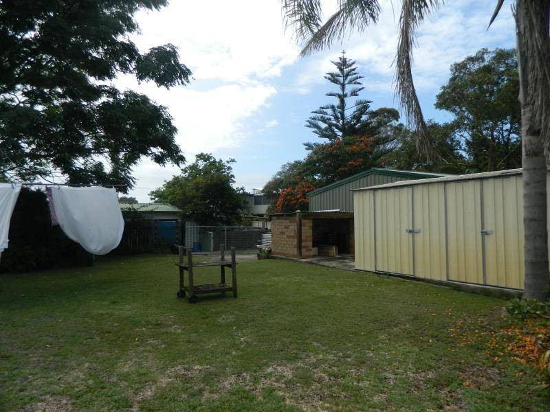 33 Tuncurry Street, Tuncurry NSW 2428