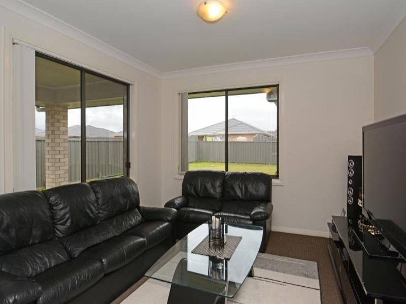 79 Niven Parade, Rutherford NSW 2320