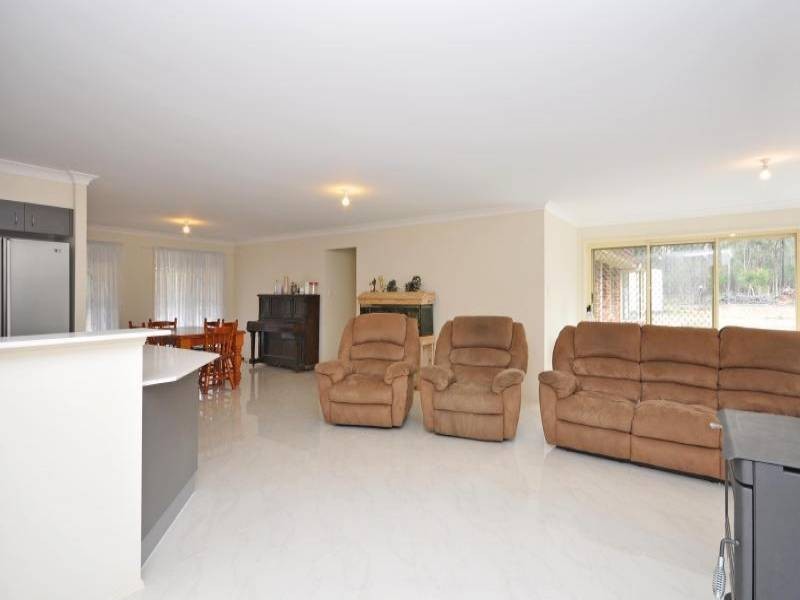 320 Lovedale Road, Lovedale NSW 2325