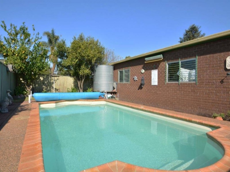 14 Fourth Street, Weston NSW 2326