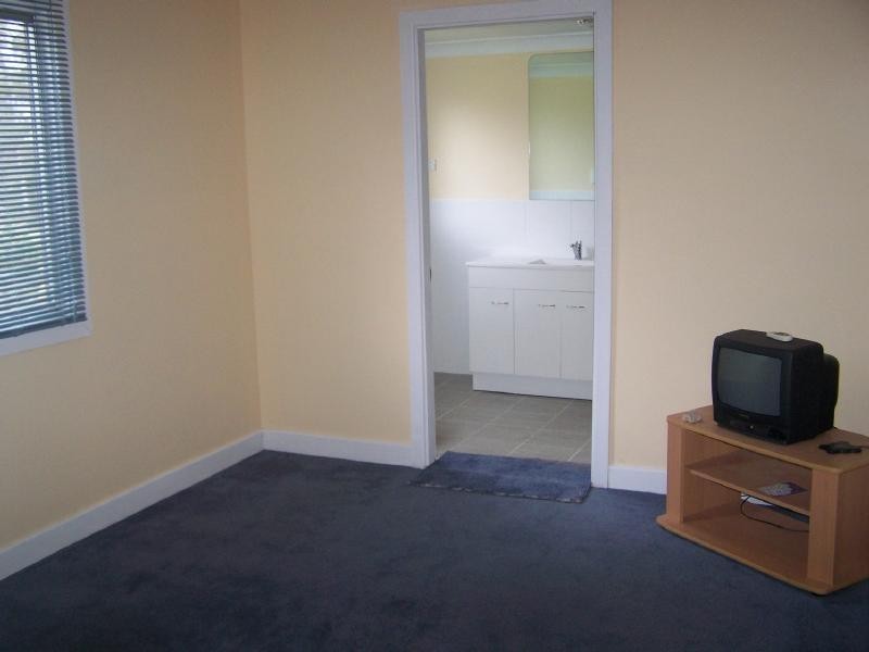 8 Tunnel Road, Cessnock NSW 2325