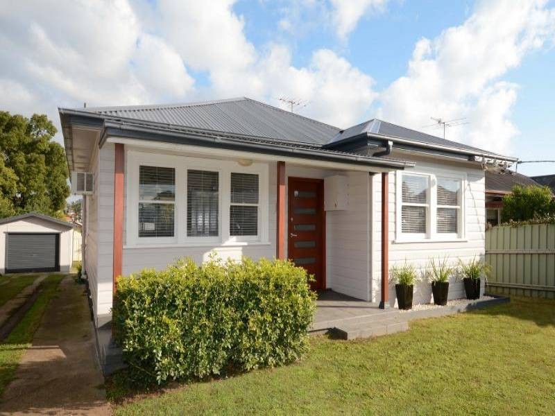 6 Fourth Avenue, Rutherford NSW 2320