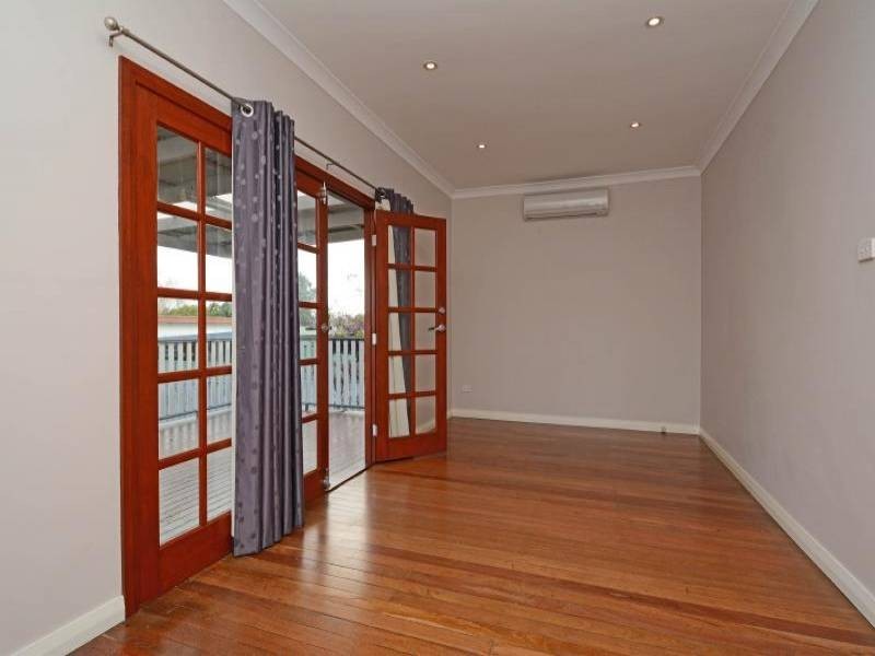 6 Fourth Avenue, Rutherford NSW 2320