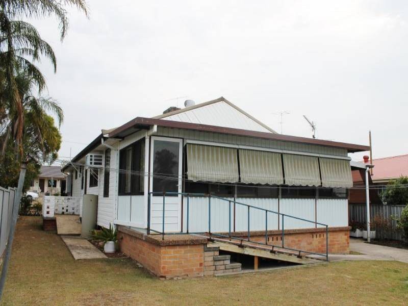 8 Balmoral Avenue, Cessnock NSW 2325
