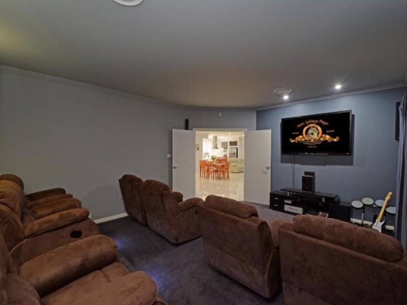 8 Tunnel Road, Cessnock NSW 2325
