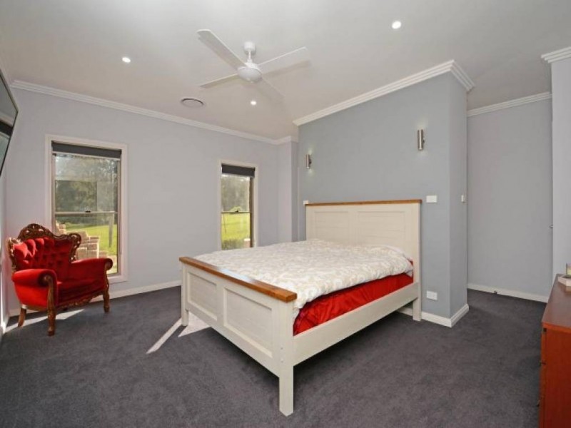8 Tunnel Road, Cessnock NSW 2325