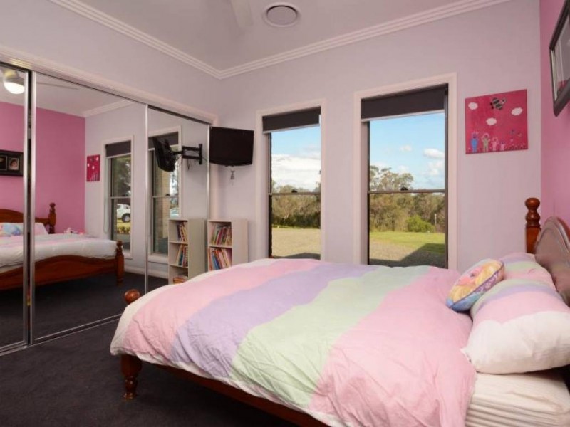 8 Tunnel Road, Cessnock NSW 2325