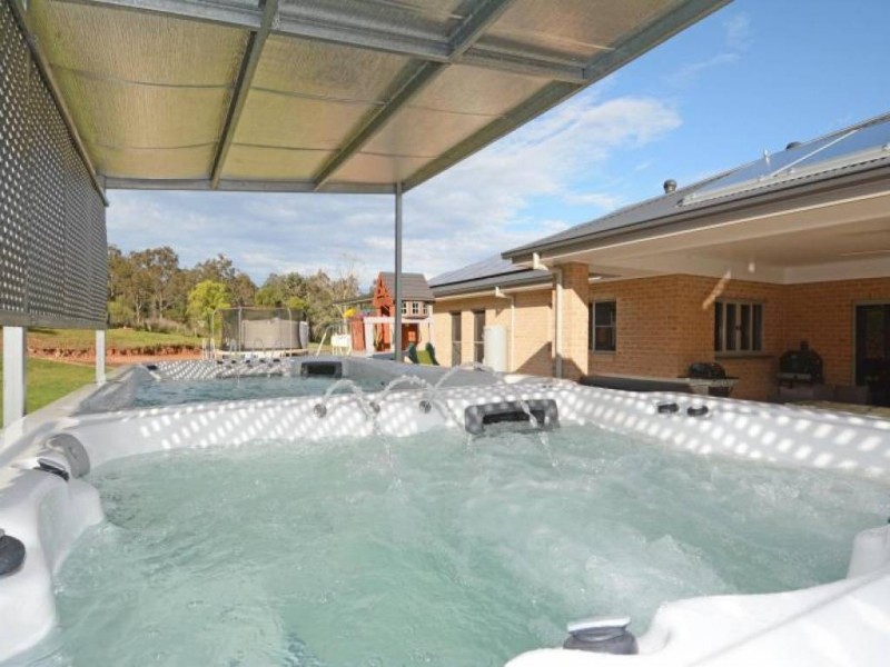 8 Tunnel Road, Cessnock NSW 2325