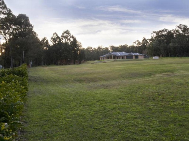 8 Tunnel Road, Cessnock NSW 2325