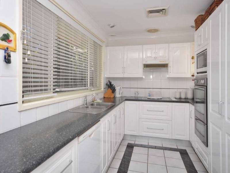 4 Seventh Street, Weston NSW 2326