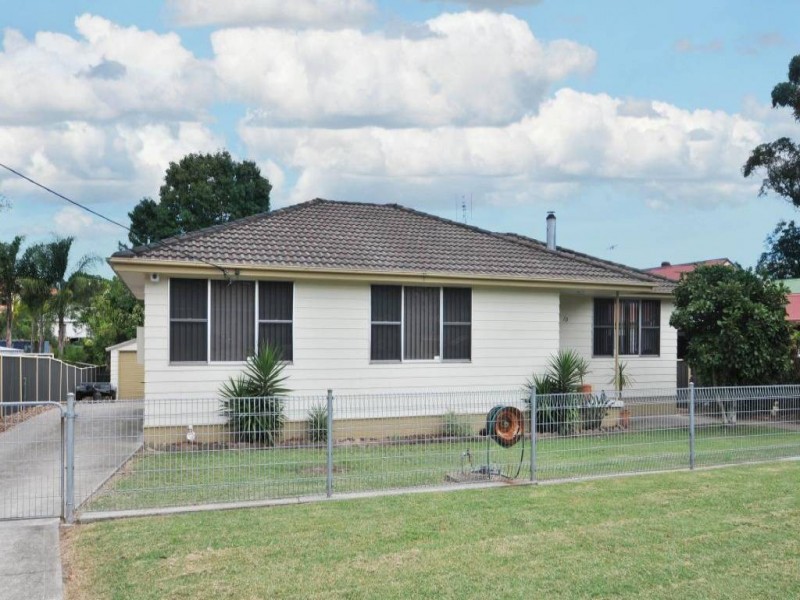 19 Elizabeth Street, Abermain NSW 2326