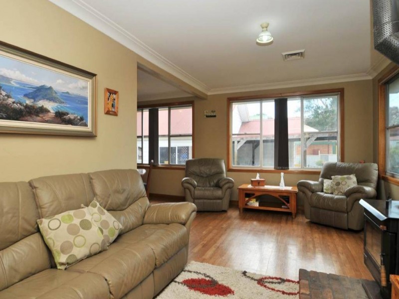 19 Elizabeth Street, Abermain NSW 2326