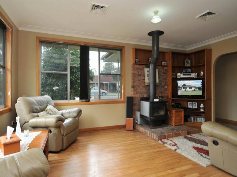 19 Elizabeth Street, Abermain NSW 2326