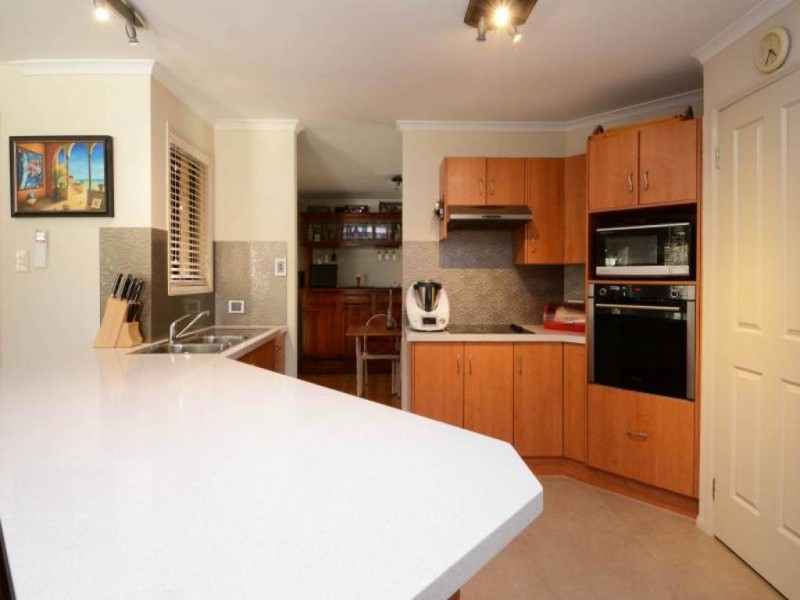 15 Currawong Close, Weston NSW 2326