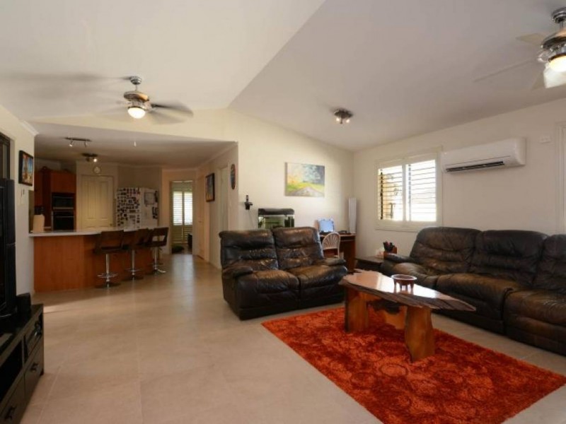 15 Currawong Close, Weston NSW 2326