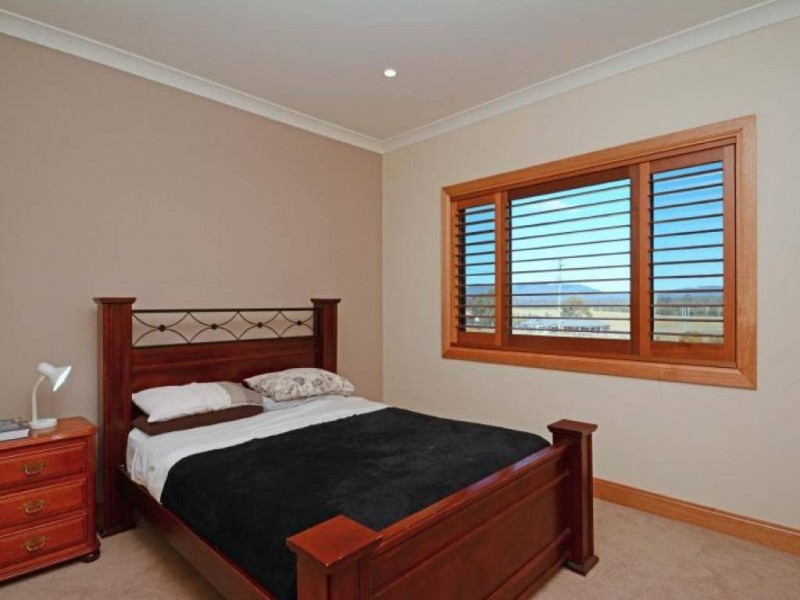 10 Sixth Avenue, Millfield NSW 2325