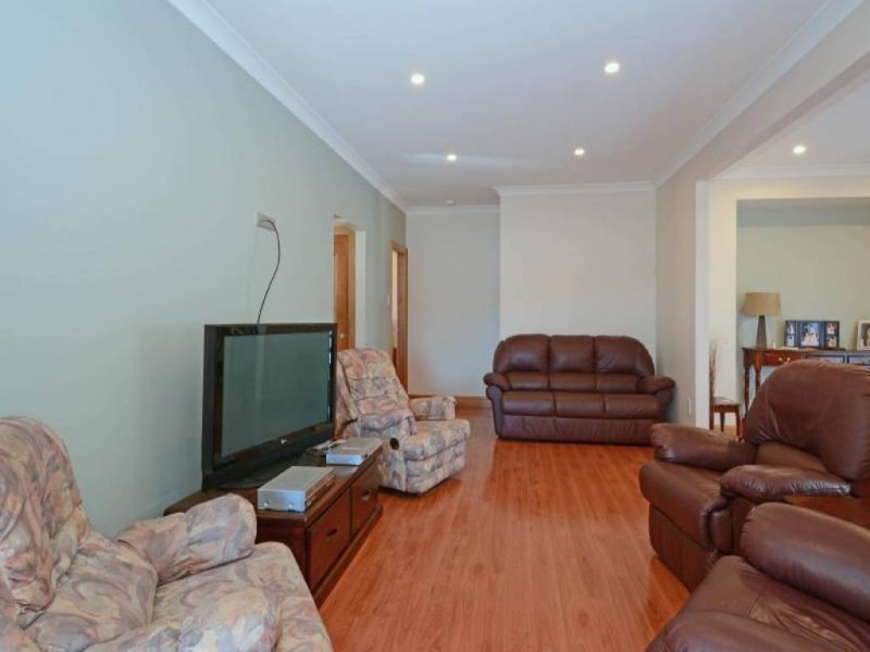 10 Sixth Avenue, Millfield NSW 2325