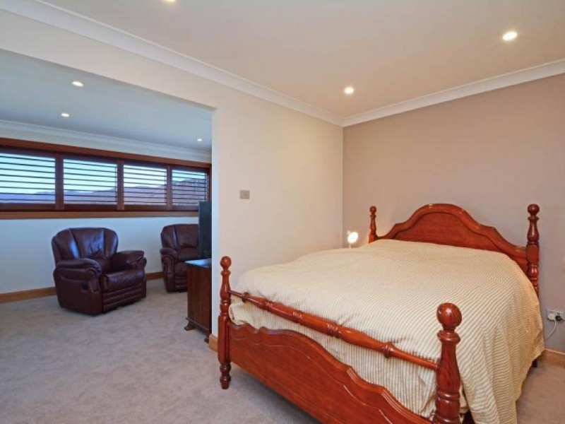 10 Sixth Avenue, Millfield NSW 2325