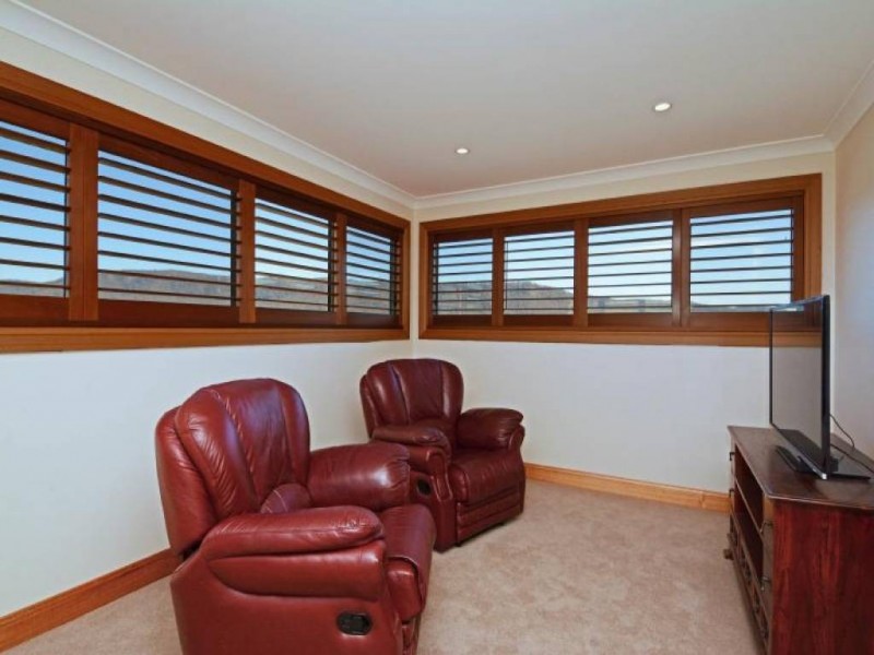 10 Sixth Avenue, Millfield NSW 2325