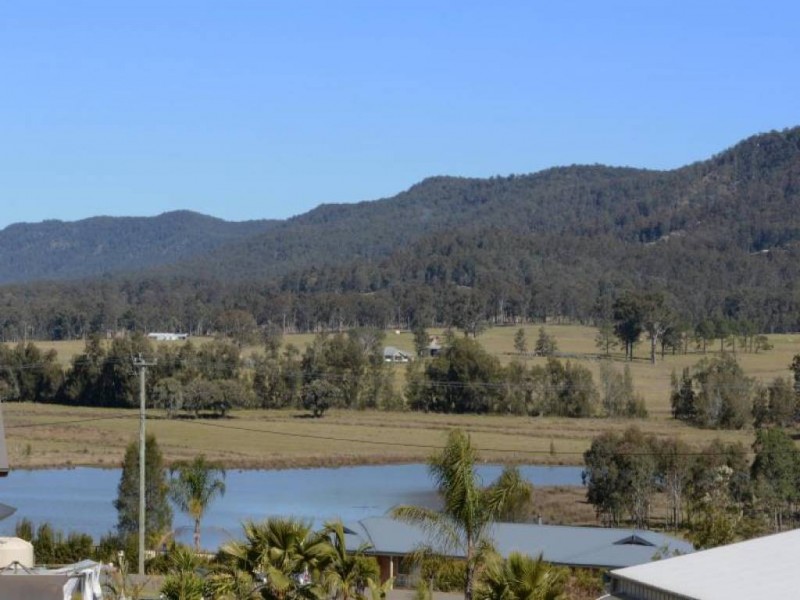 10 Sixth Avenue, Millfield NSW 2325