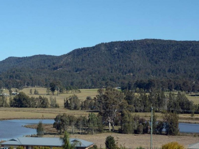 10 Sixth Avenue, Millfield NSW 2325