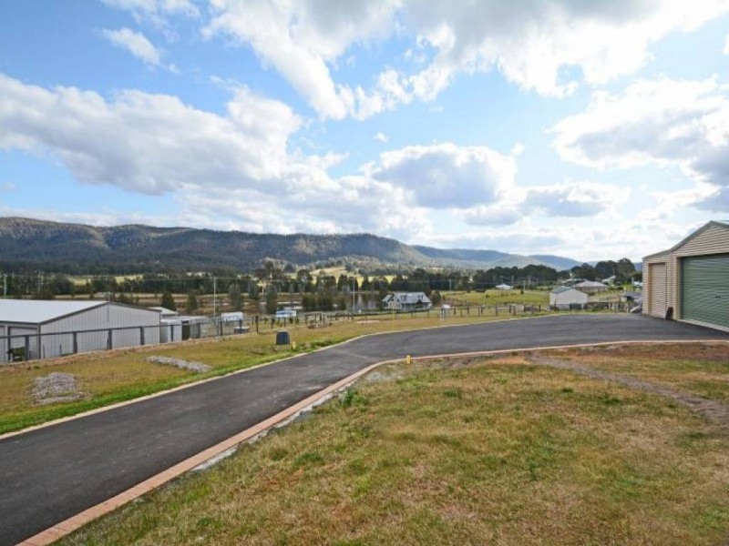 10 Sixth Avenue, Millfield NSW 2325