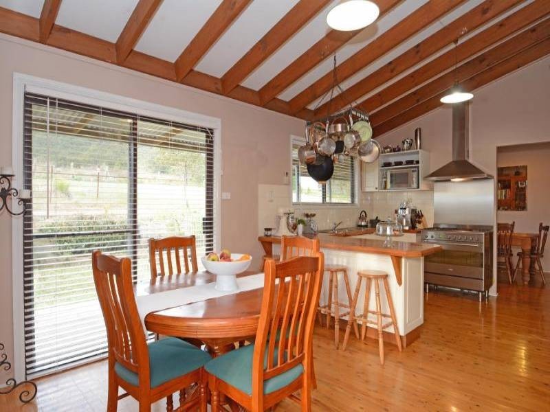 1225 Leggetts Drive, Mount Vincent NSW 2323