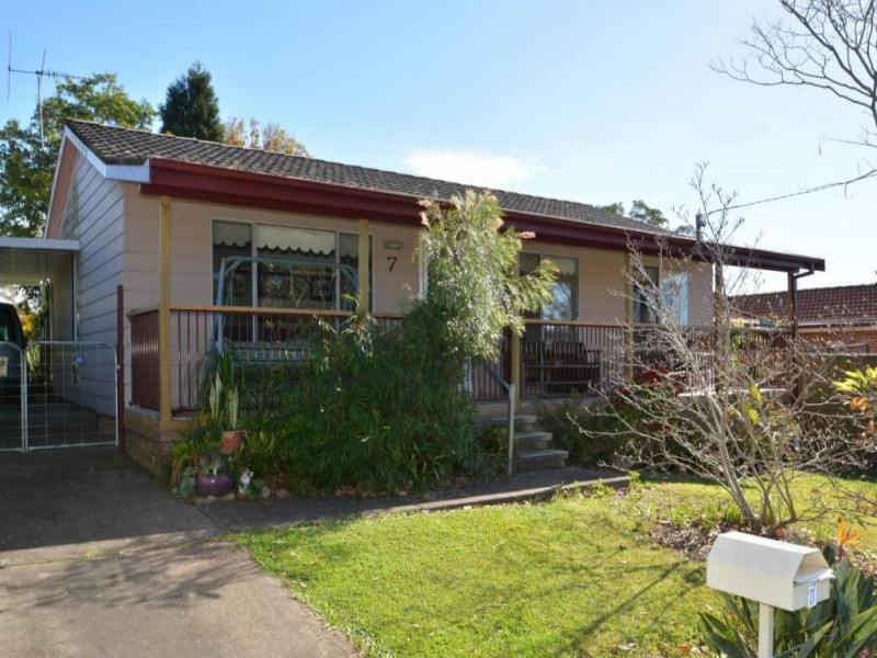7 Chifley Road, Windermere Park NSW 2264