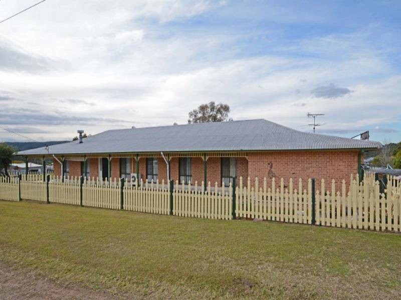 2 Adelaide Street, Paxton NSW 2325