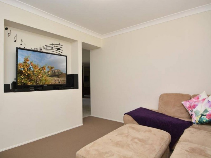 152 Church Street, Weston NSW 2326