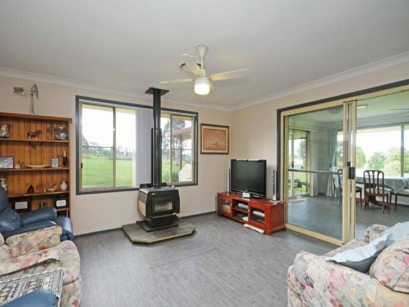 11 Sixth Avenue, Millfield NSW 2325