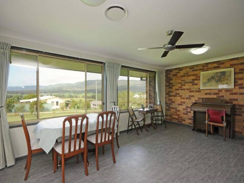 11 Sixth Avenue, Millfield NSW 2325