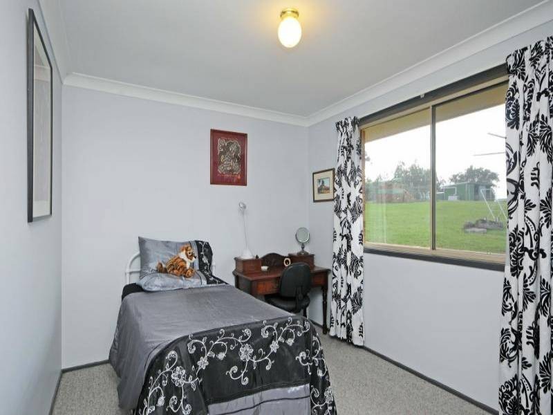 11 Sixth Avenue, Millfield NSW 2325