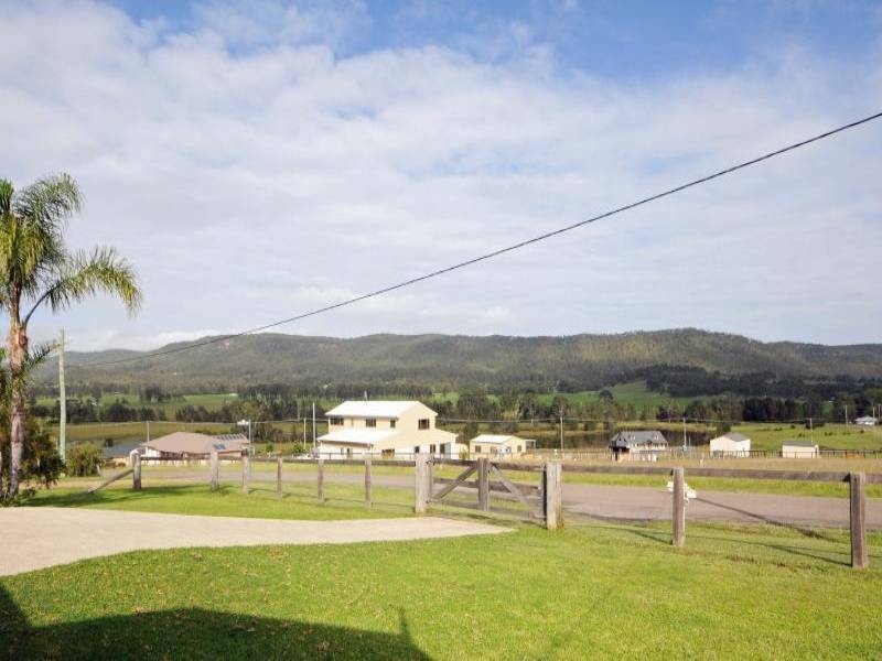 11 Sixth Avenue, Millfield NSW 2325