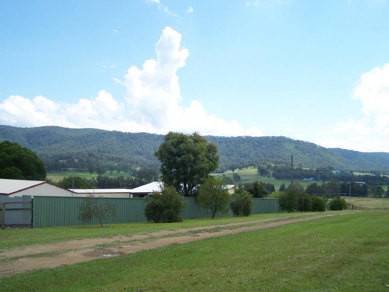 28 Eighth Ave, Millfield NSW 2325