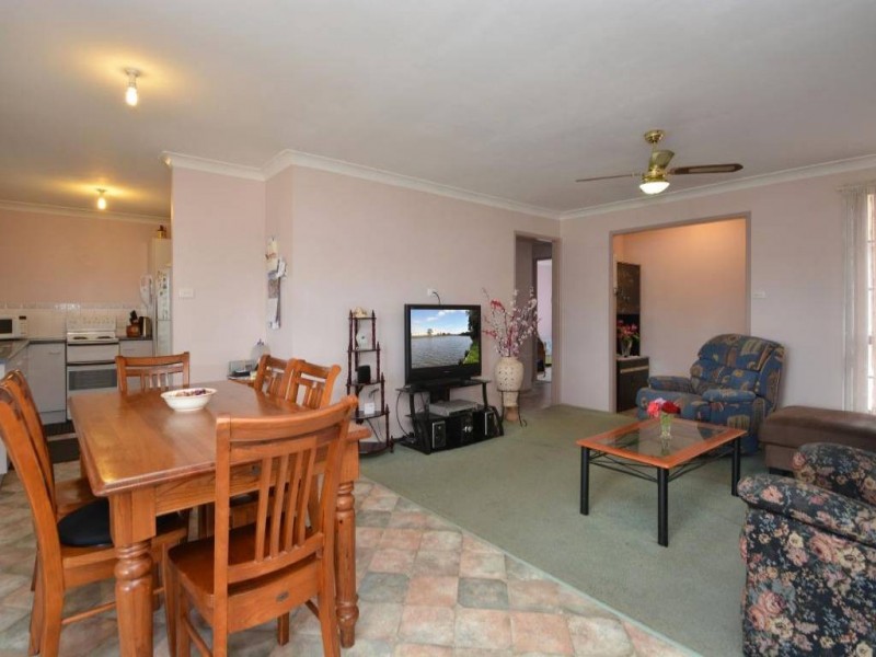 2/27A Stephen Street, Cessnock NSW 2325