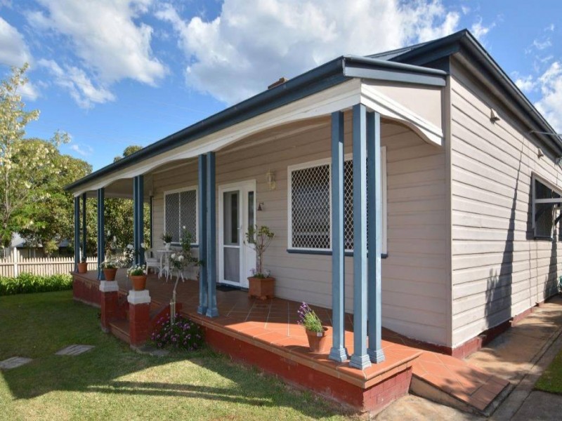 25 Love St, Cessnock NSW 2325