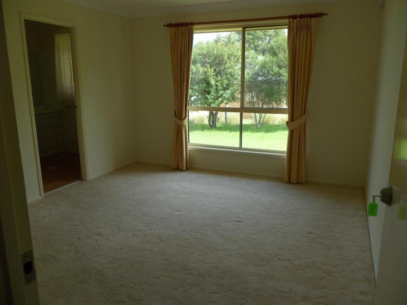 12 McKensey Street, Nulkaba NSW 2325