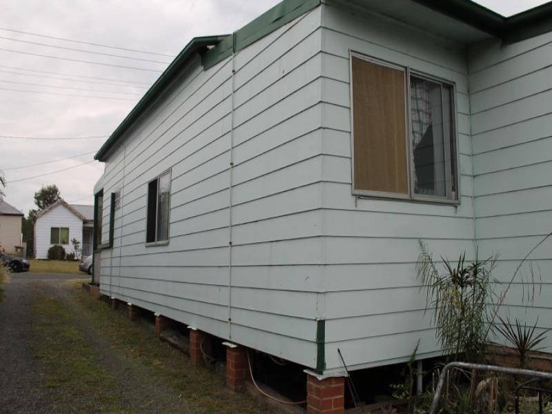 8 Charles Street, Abermain NSW 2326