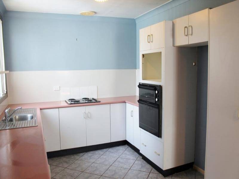 8 Charles Street, Abermain NSW 2326