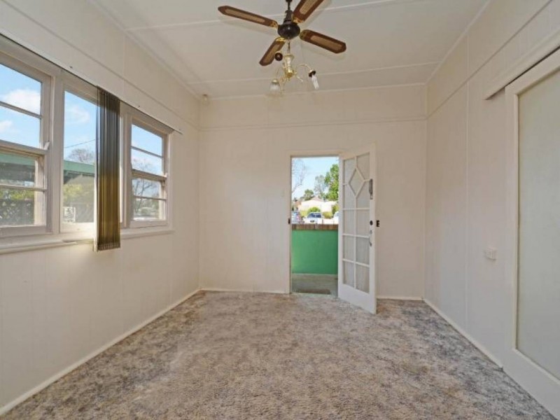 2 Edgeworth Street, Cessnock NSW 2325