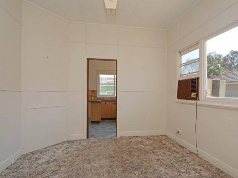 2 Edgeworth Street, Cessnock NSW 2325