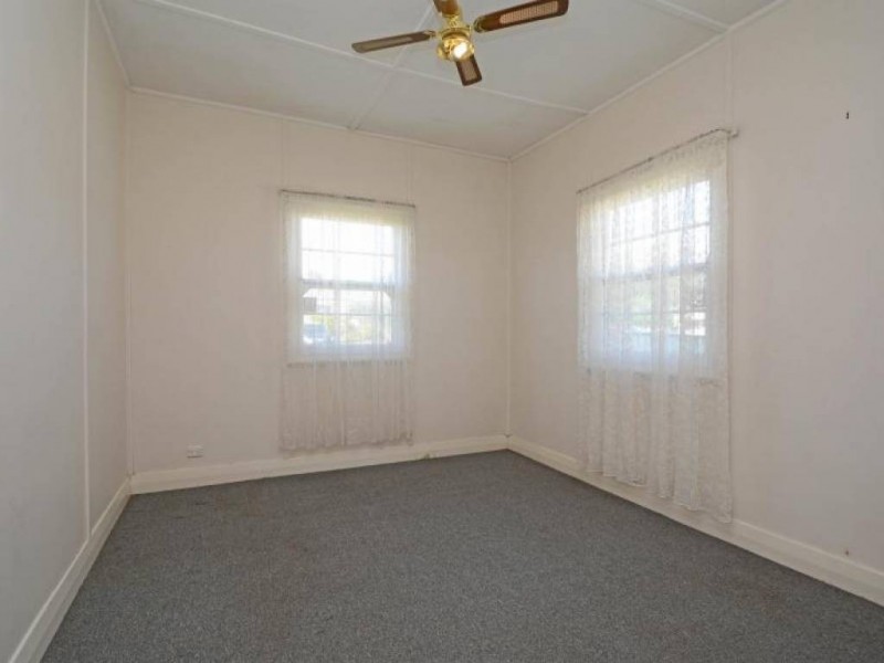 2 Edgeworth Street, Cessnock NSW 2325