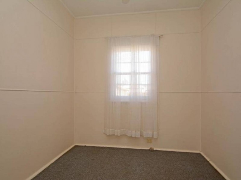 2 Edgeworth Street, Cessnock NSW 2325