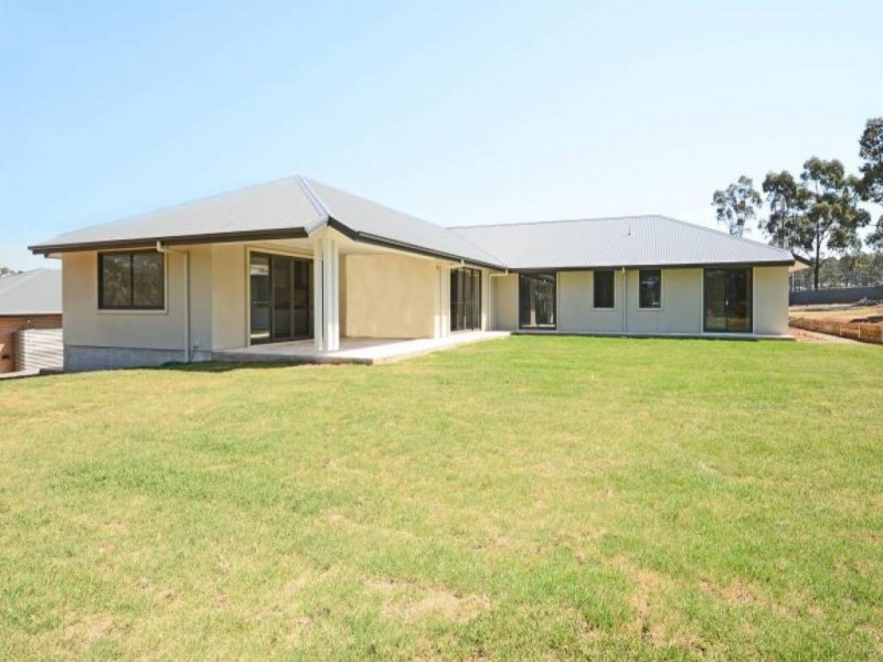 19 Woodlands Drive, Weston NSW 2326