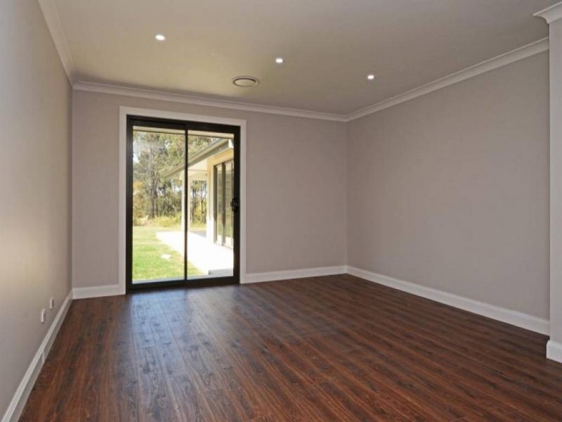 19 Woodlands Drive, Weston NSW 2326