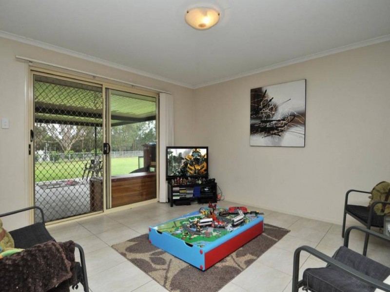 22 Woodbury Lane, Abermain NSW 2326
