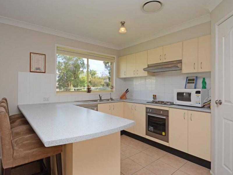 8 Frame Drive, Abermain NSW 2326