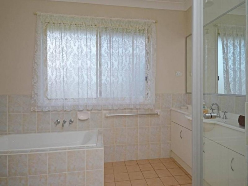 8 Frame Drive, Abermain NSW 2326
