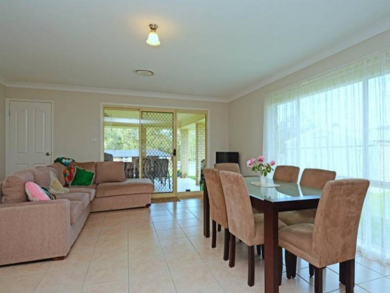 8 Frame Drive, Abermain NSW 2326